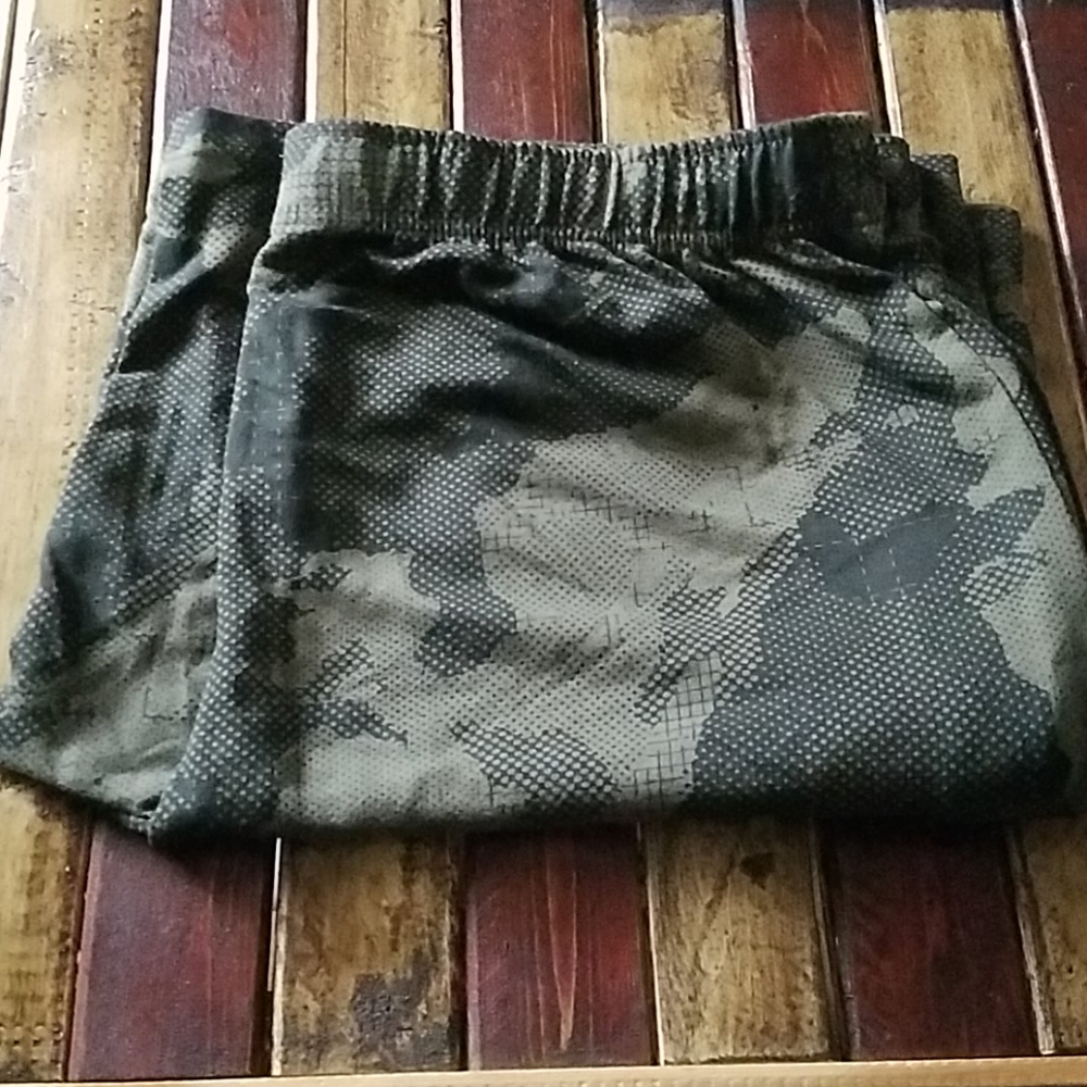 NWOT Mens Revolution Camo Shorts - XL